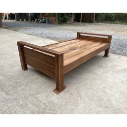 เตียงช่องพื้นโล่ง หัวและท้ายสูงเท่ากัน