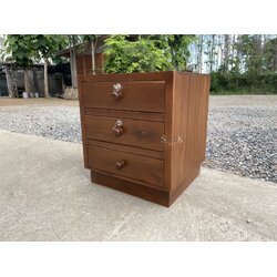 ตู้หัวเตียงโมเดิร์น 3 ลิ้นชัก ขาหลบ