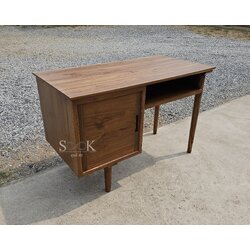 โต๊ะนักเรียนเขียนหนังสือ