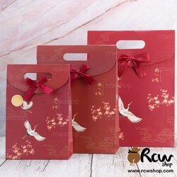 ถุงของขวัญสําเร็จรูป มีฝาปิด ลาย 698 (6ใบ)