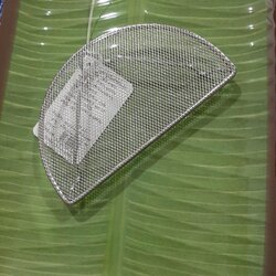 US ตะแกรงสแตนเลสทรงครึ่งวงกลม ตะแกรงของทอดแบบญี่ปุ่น ตะแกรงพัก 9.5 x 16 ซม. (TKH-16)