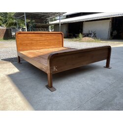 เตียงมินิมอลกึ่งแคปซูลพื้นโล่ง