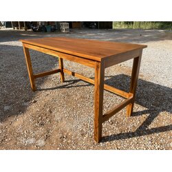 โต๊ะทำงานมีที่พักเท้า