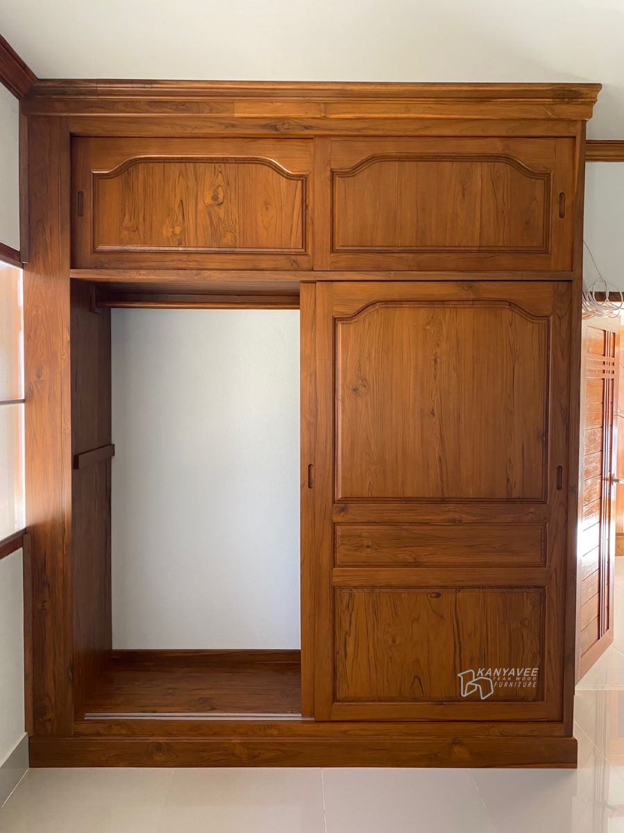 ตู้เสื้อผ้าบิ้วอินไม้สัก