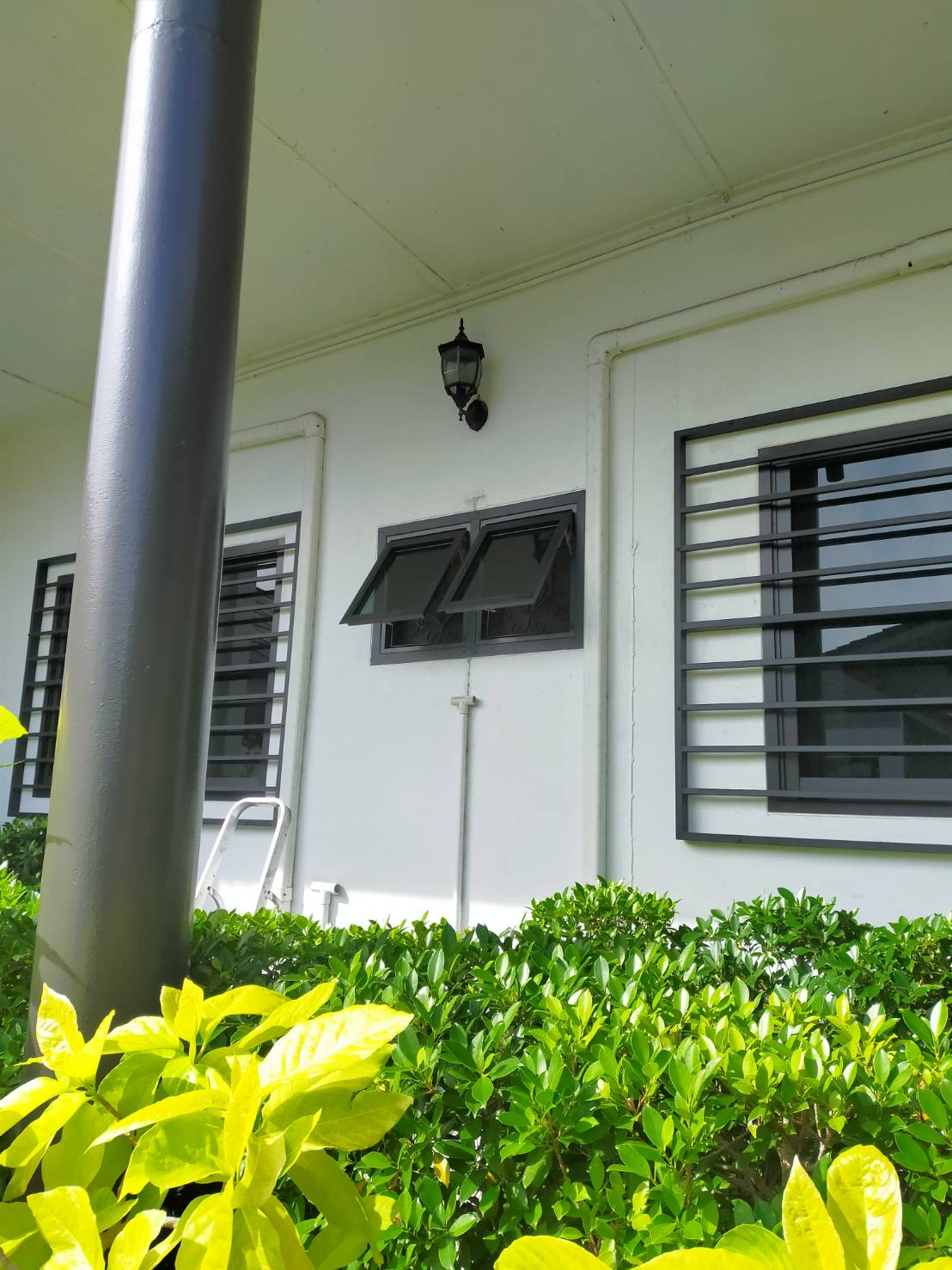 หน้าต่างกระทุ้ง ห้องน้ำ