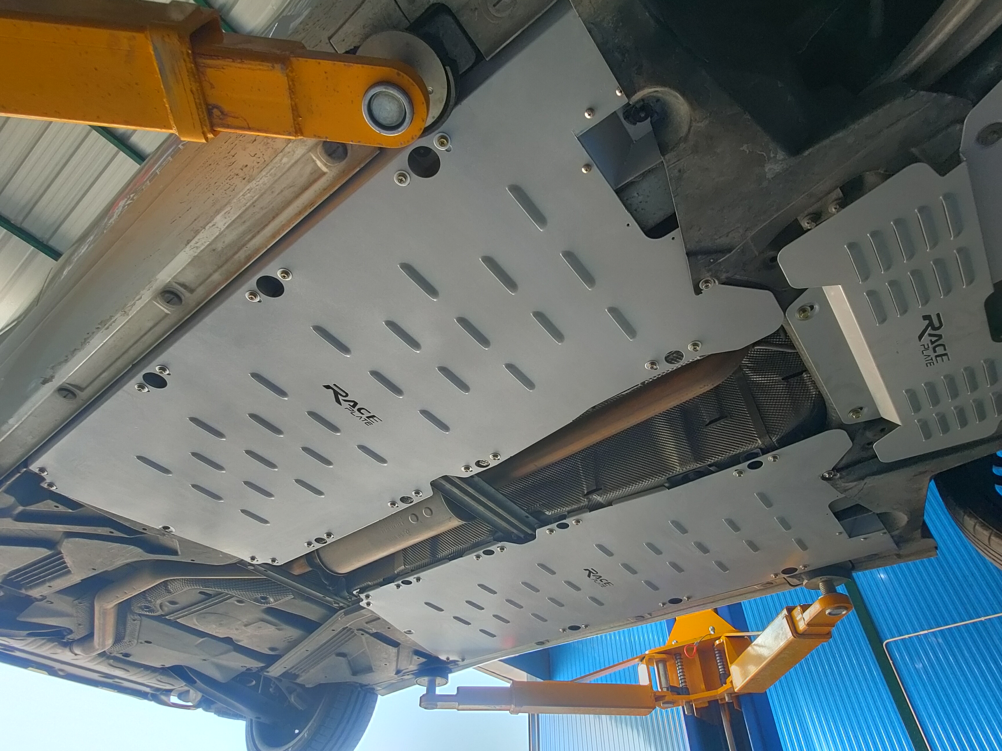 แผ่นปิดใต้ห้องโดยสารอลูมิเนียม Mercedes Benz CLA, GLA, A-Class Raceplate_Undertray สำเนา