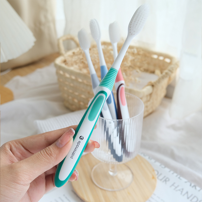 19075-แปรงสีฟัน โฟกัส วิปปิ้ง ฟิค (12 ชิ้น)