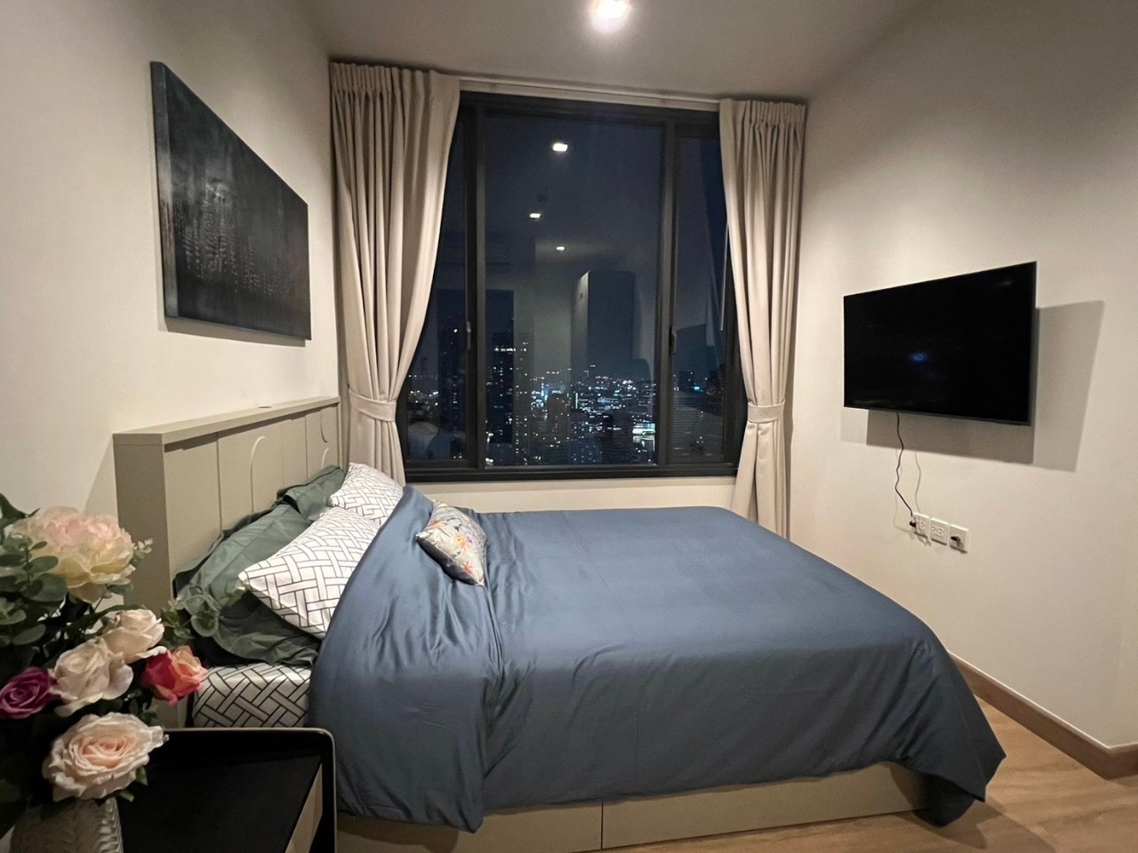 คอนโด EDGE SUKHUMVIT 23 ชั้น 34 ขนาด 64.25 ตร.ม. 2 ห้องนอน 2 ห้องน้ำ ใกล้ Interchange BTS MRT ห้าง ทำเลใจกลางเมืองแต่เงียบสงบ ชั้นสูง วิวสวย เฟอร์ครบ สภาพสวยมากพร้อมเข้าอยู่