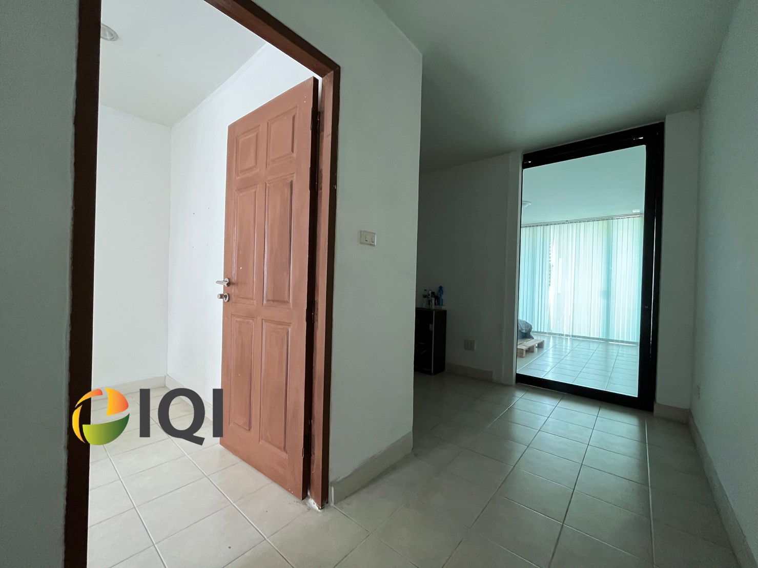 ขาย อาคารพาณิชย์ 3.5 ชั้น The Village ปัญญา-รามอินทรา