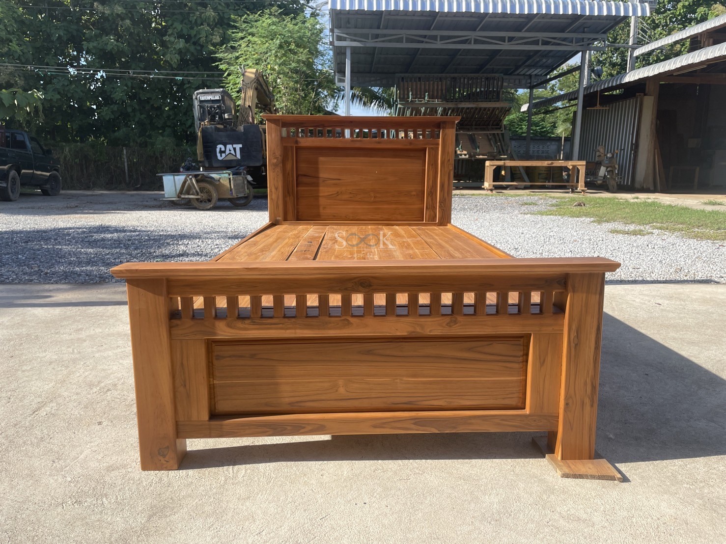 เตียงหัวตรงทึบซี่ประดับ