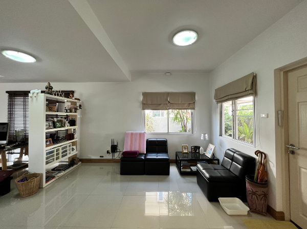 ขายด่วน บ้านเดี่ยว 2 ชั้น หมู่บ้านกลางสวน (โรงโป๊ะ) ตำบลตะเคียนเตี้ย บางละมุง ชลบุรี