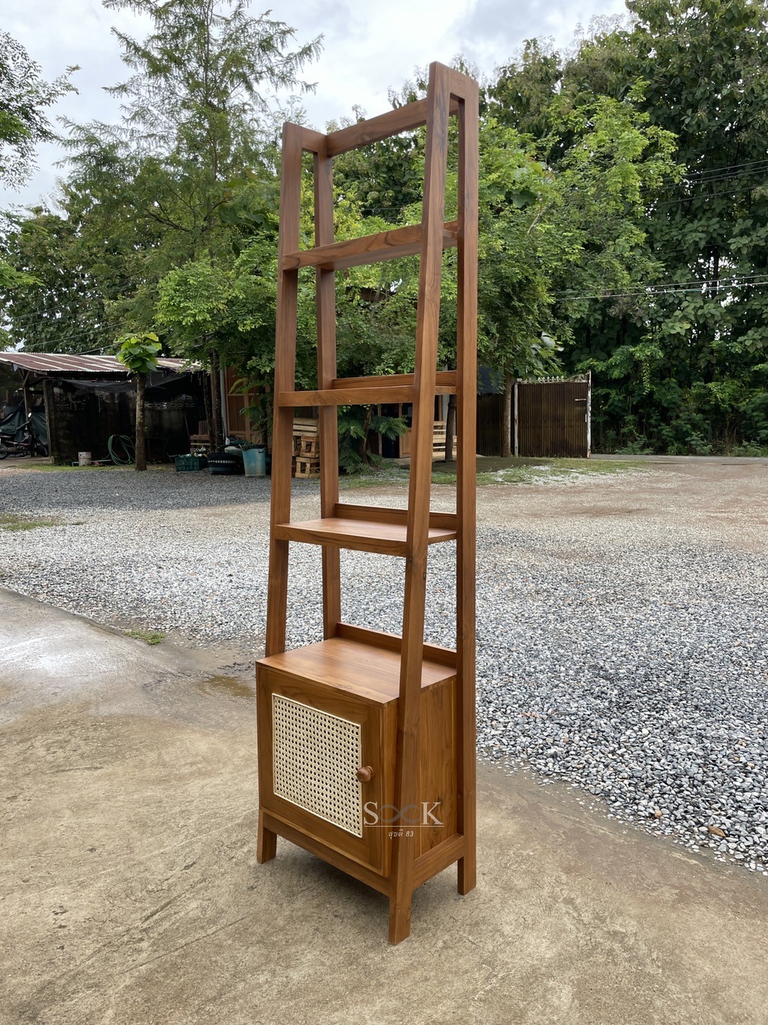 ชั้นวางของขั้นบันได บานหวาย