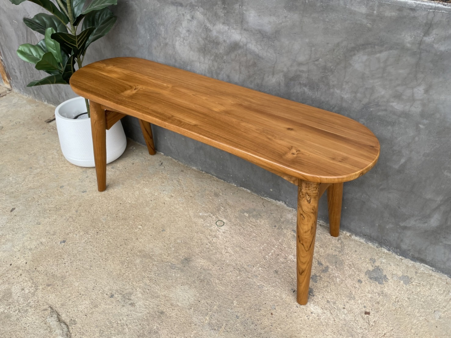 ม้านั่งยาววงรีมินิมอล ขากลมสอบ