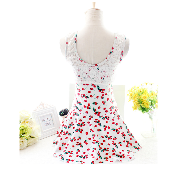 ชุดว่ายน้ำวันพีชพื้นสีขาว ลายลูกเชอร์รี่สีแดงน่ารักมากๆๆค่ะ ส่งฟรี ems