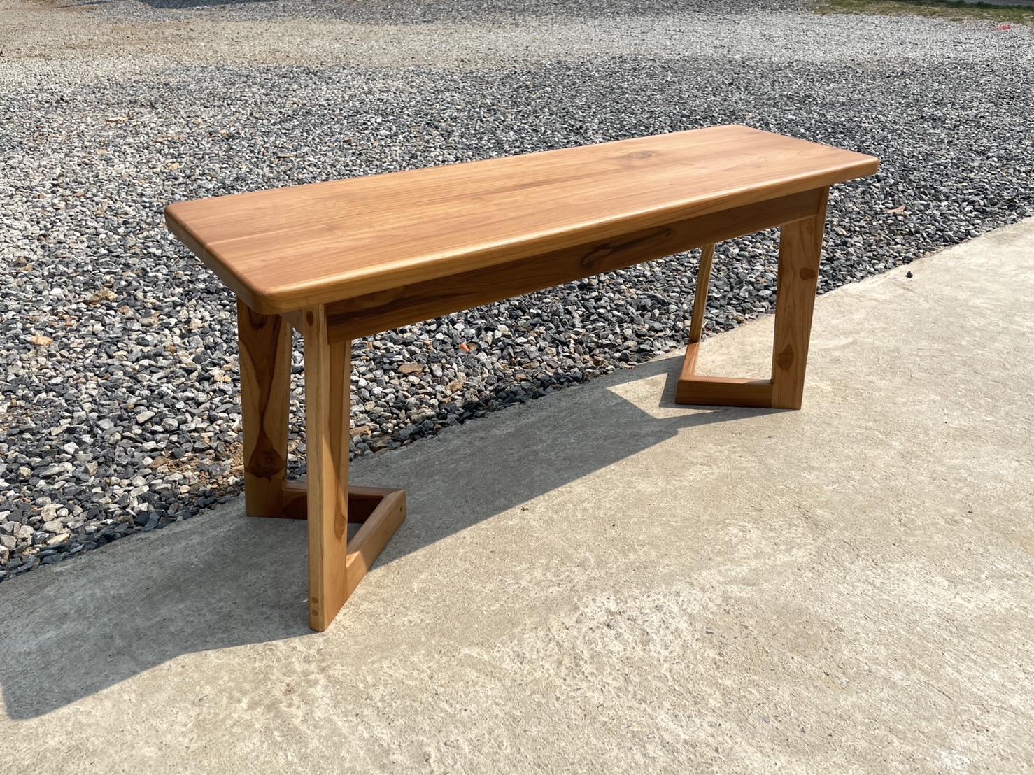 ม้านั่งยาวขาซิกแซก