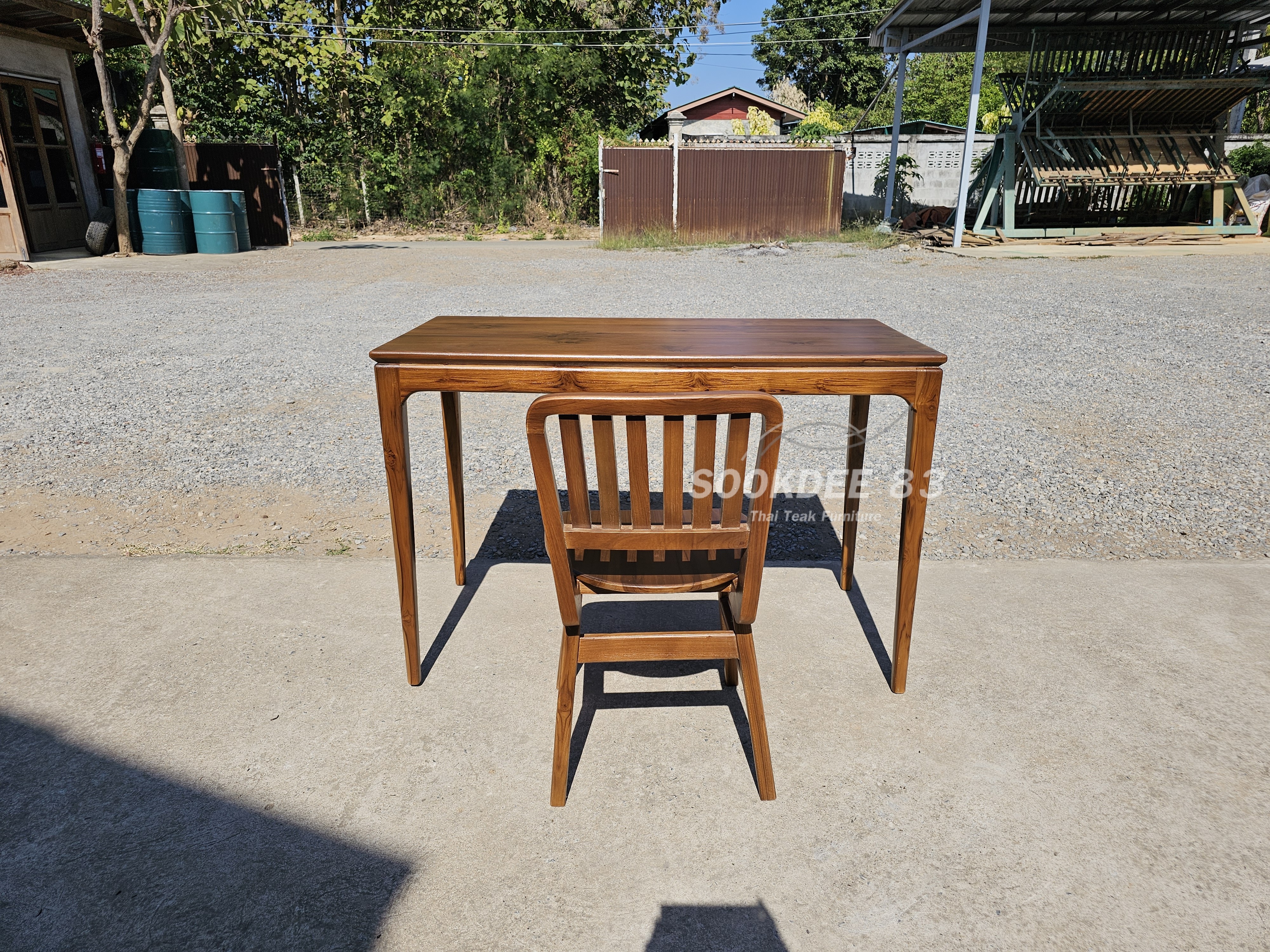 โต๊ะทำงานมินิมอลพร้อมเก้าอี้มาลี