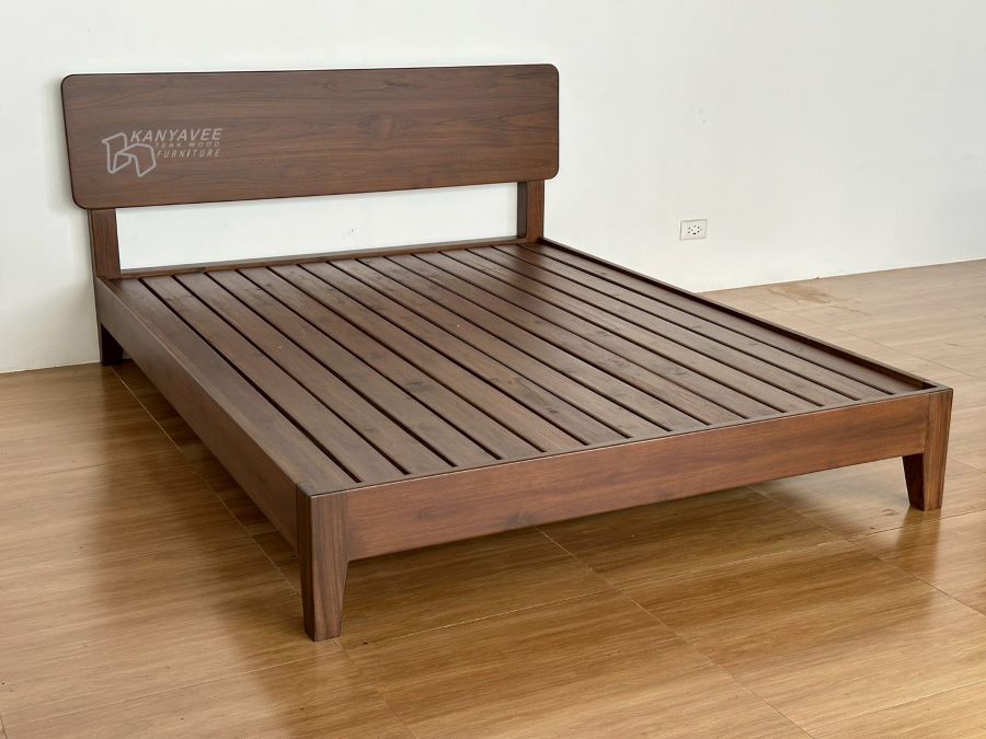 เตียงมินิมอลพื้นระแนงไม้สัก ขนาด 5 ฟุต สีวอลนัท