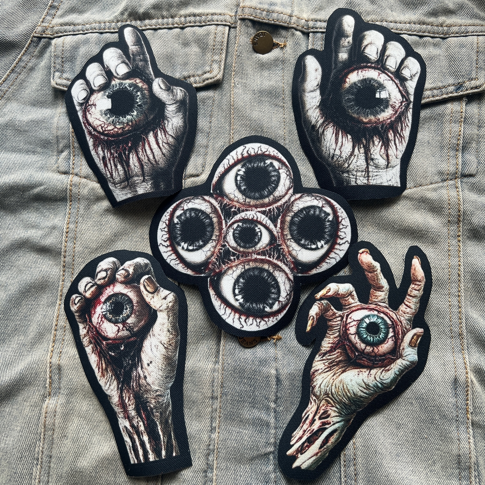 ตัวรีดติดเสื้อ Zombie Hand ผ้าแคนวาสพิมพ์ลาย ตกแต่งเสื้อผ้า Canvas Iron on Patch