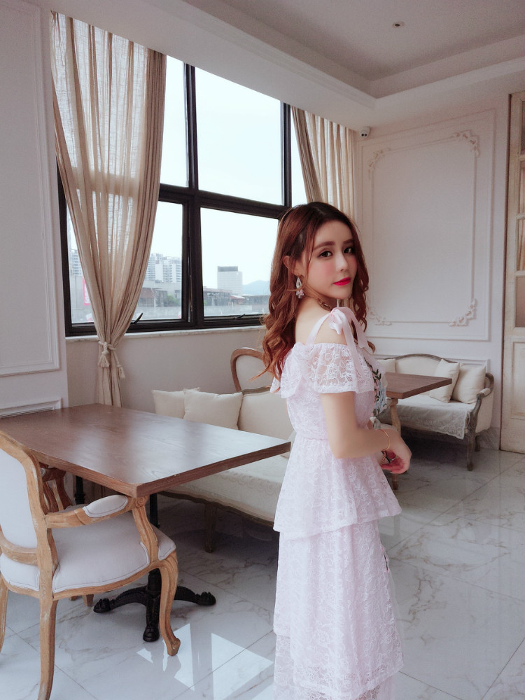 ชุดเดรสยาวสีชมพูผ้าลูกไม้ ส่งฟรี ems