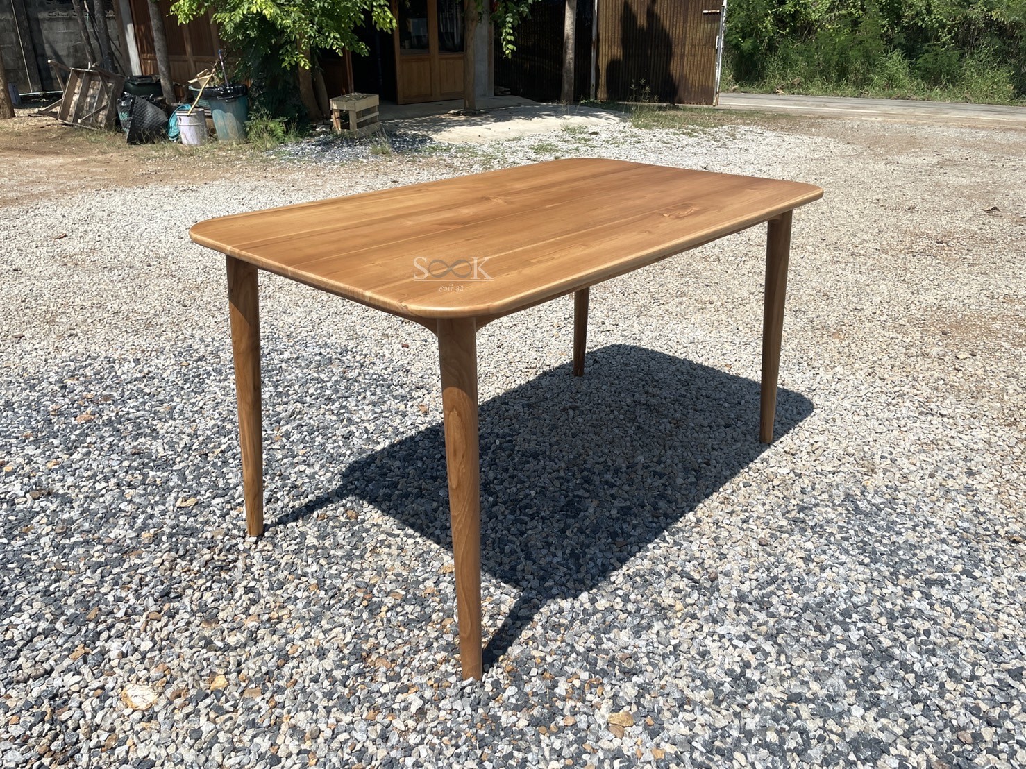 โต๊ะมินิมอล ขากลมเฉียง มุมมน