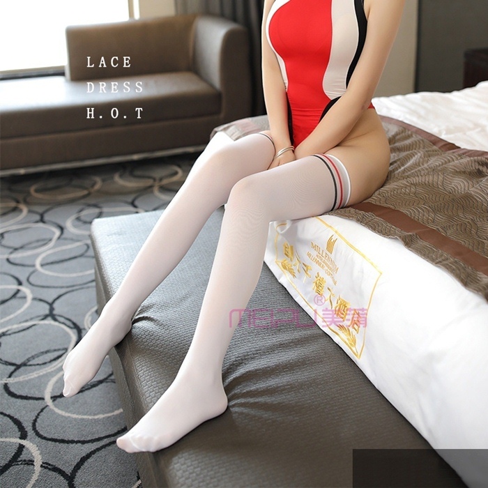 T086 ถุงน่องสไตล์ถุงเท้ากีฬา ถุงน่องนักเรียนญี่ปุ่น ถุงน่องชุดคอสเพลย์ ถุงน่องแคนดี้เกิร์ล ถุงน่องยาวระดับต้นขาตรงขอบเป็นลายเส้น สามารถนำไปใส่ร่วมกับชุดต่างๆในร้านได้ค่ะ