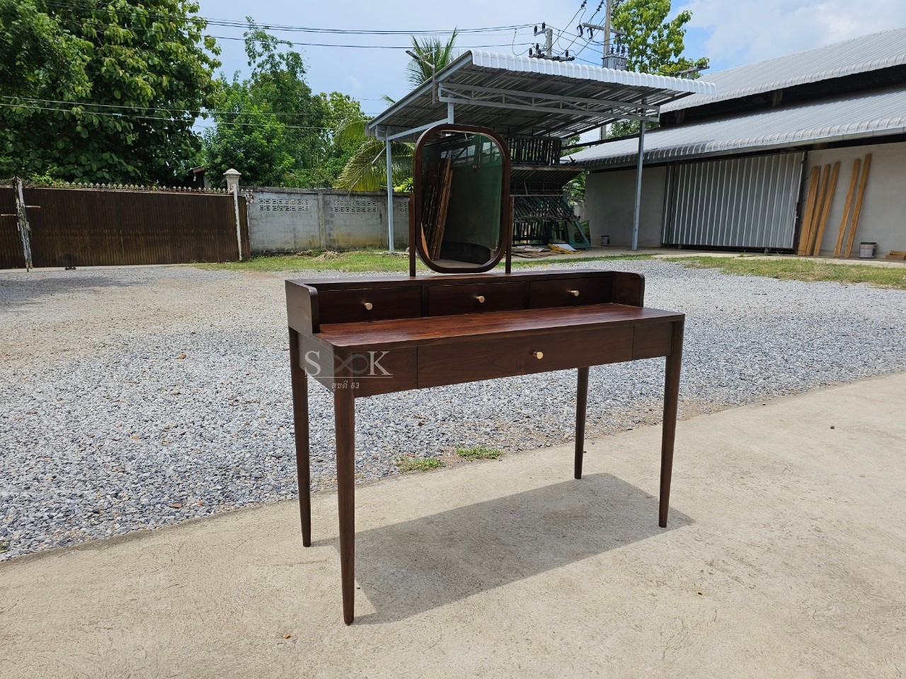 โต๊ะเครื่องแป้งมินิมอลโมเดิร์น (สีสัก)