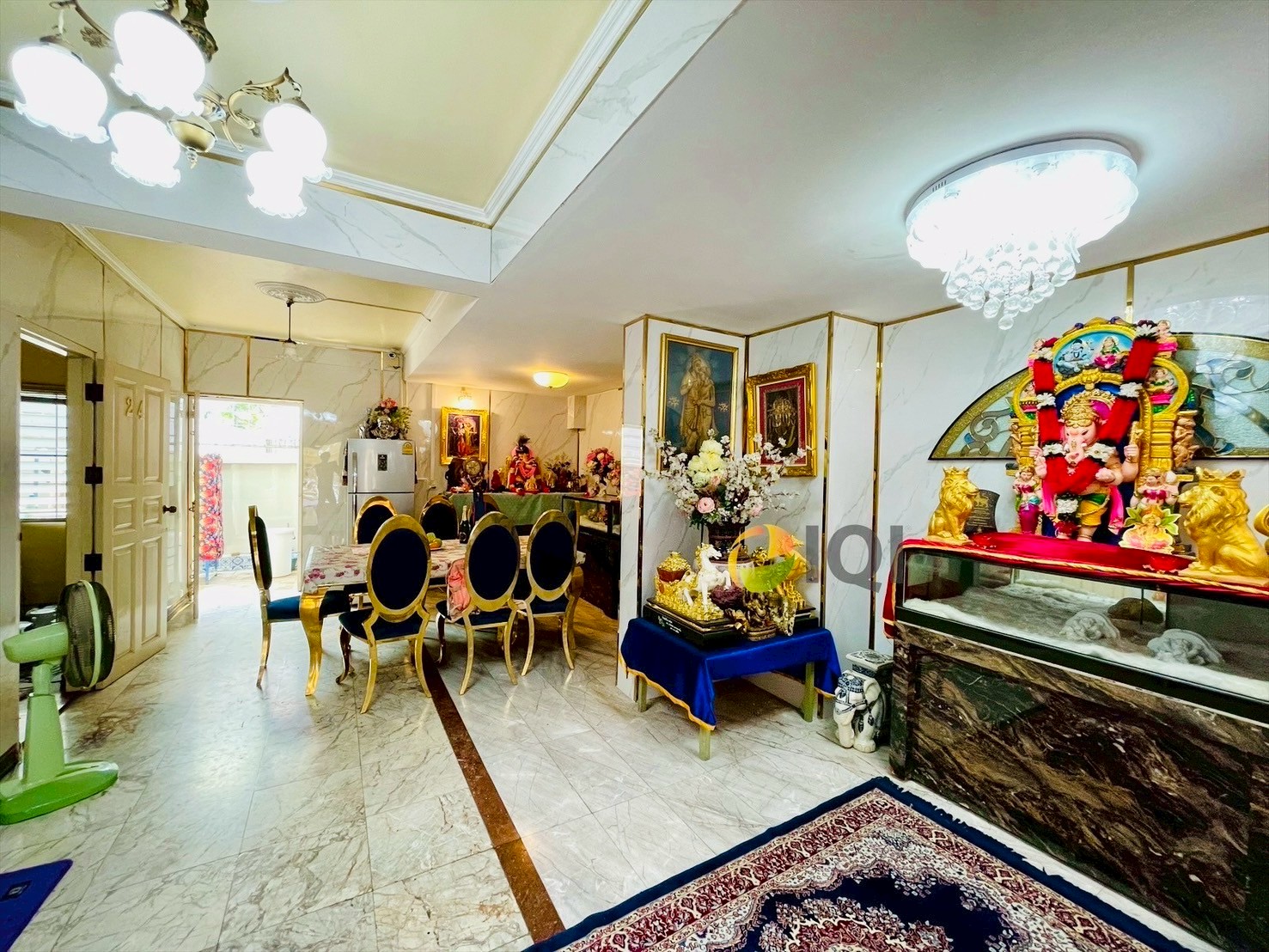 ขายทาวน์เฮ้าส์ 5 ชั้น ทรงโรมัน ถนนวิภาวดี ซอย 2 ทางเข้าหลักของมหาวิทยาลัยหอการค้าไทย