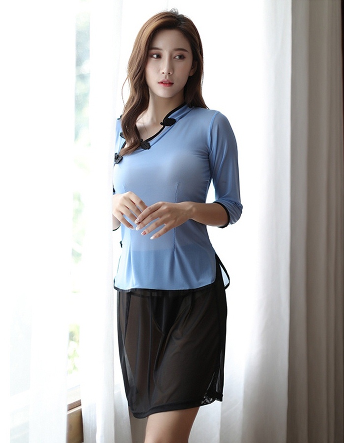 C8002 ชุดนักเรียนจีนแบบโบราณ ชุดนักเรียนจีนสไตล์วินเทจย้อนยุคมาในแบบ2ชิ้นประกอบไปด้วย เสื้อแขนยาวคอจีนแต่งกระดุมเชือกเป็นผ้าซีทรูเนื้อนิ่มๆและกระโปรงซีทรูสีดำขอบเป็นยางยืดตามรูปเลยค่ะ