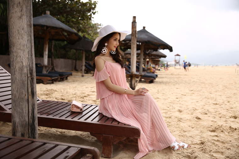 เดรสยาวผ้าชีฟองเนื้อดี สีชมพู สายเดี่ยวเปิดไหล่ ส่งฟรี ems