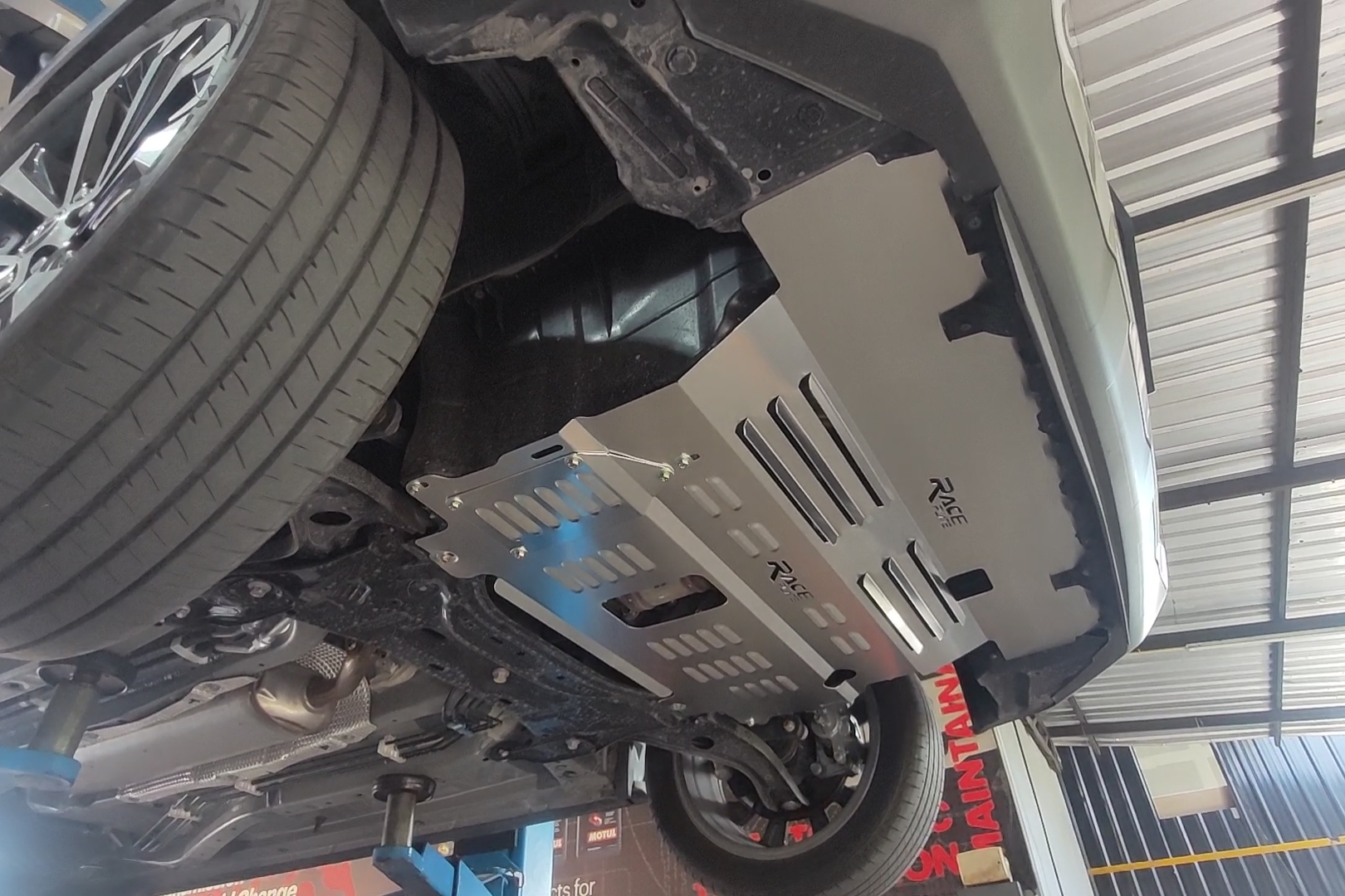 แผ่นปิดใต้ห้องเครื่องอลูมิเนียม Veloz 2022 Raceplate_Undertray