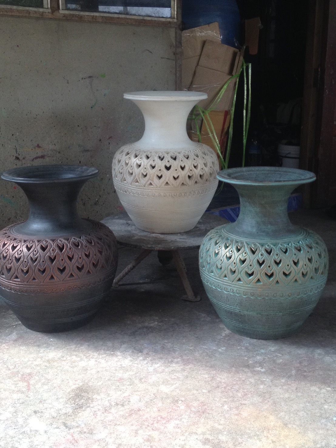 แจกันฉลุดอกบัว