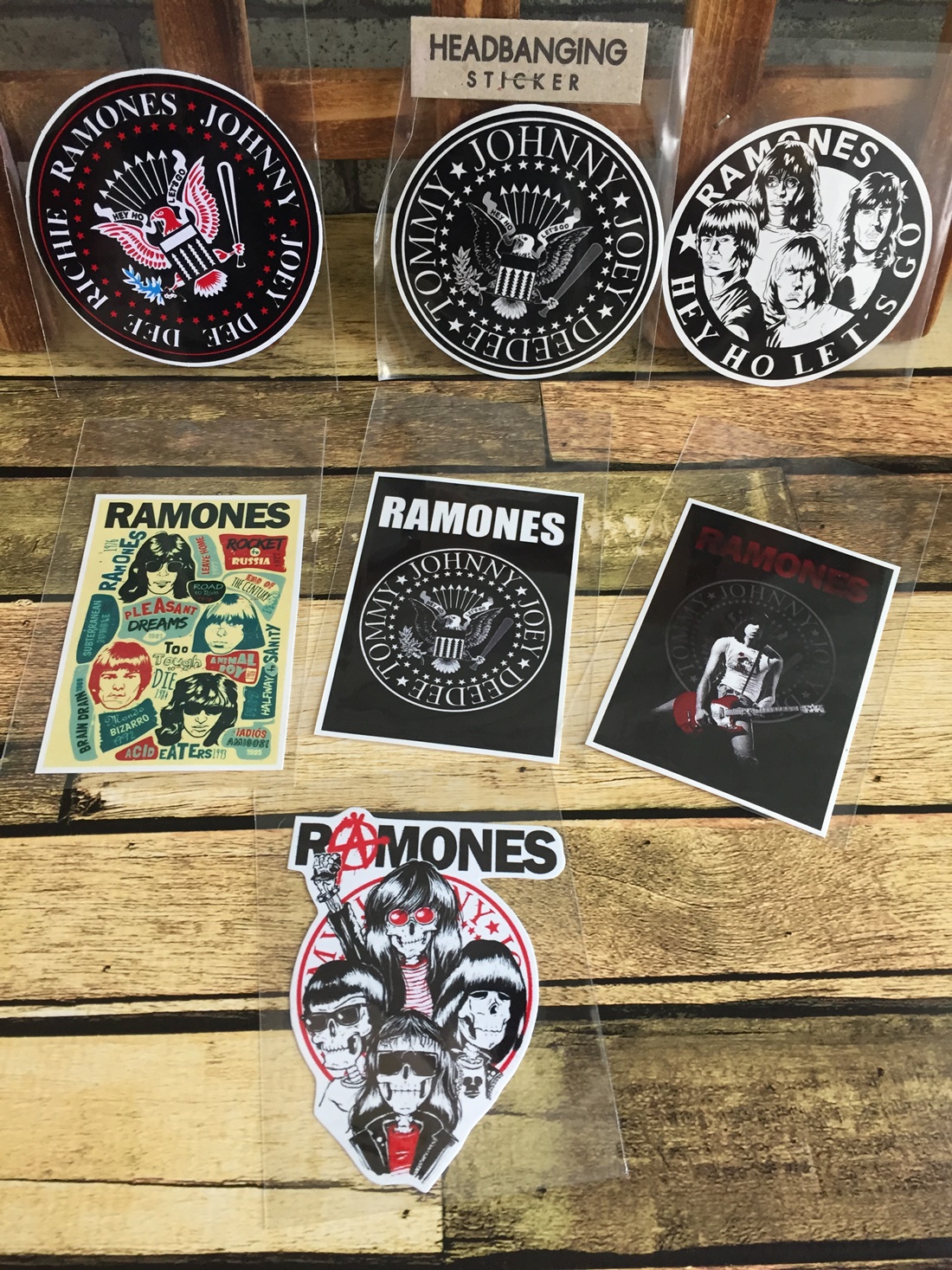 สติกเกอร์ เคลือบกันน้ำ ลายวงดนตรี ติดกีตาร์ มอเตอร์ไซด์ กระเป๋าเดินทาง Waterproof Decal Sticker