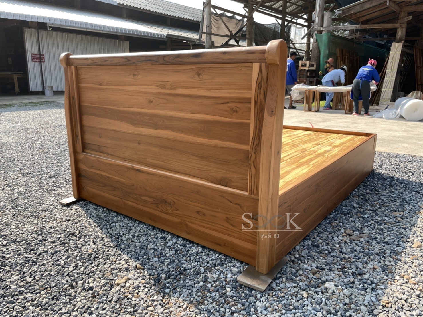 เตียงหัวม้วนพื้นทึบ