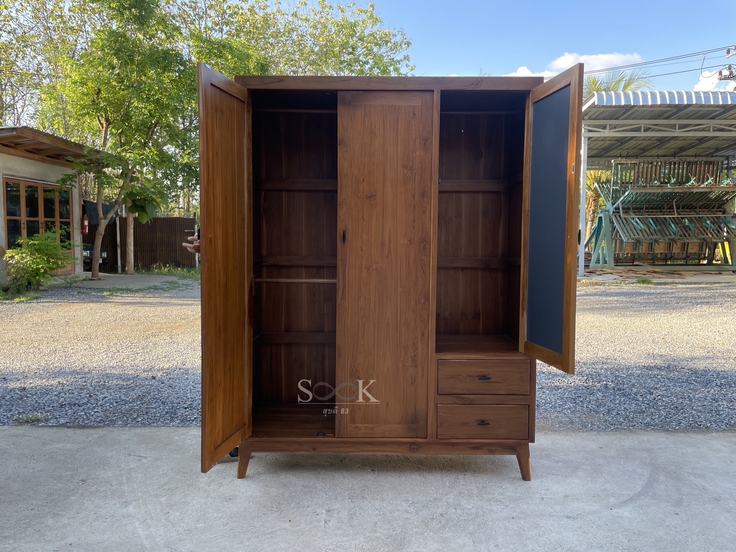 ตู้เสื้อผ้าโมเดิร์นบานเปิด