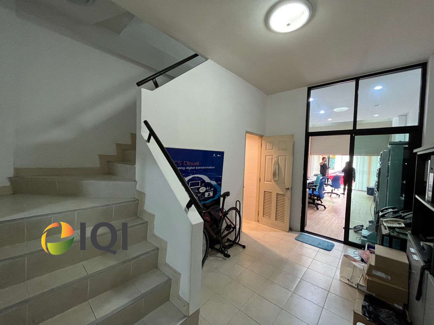 ขาย อาคารพาณิชย์ 3.5 ชั้น The Village ปัญญา-รามอินทรา