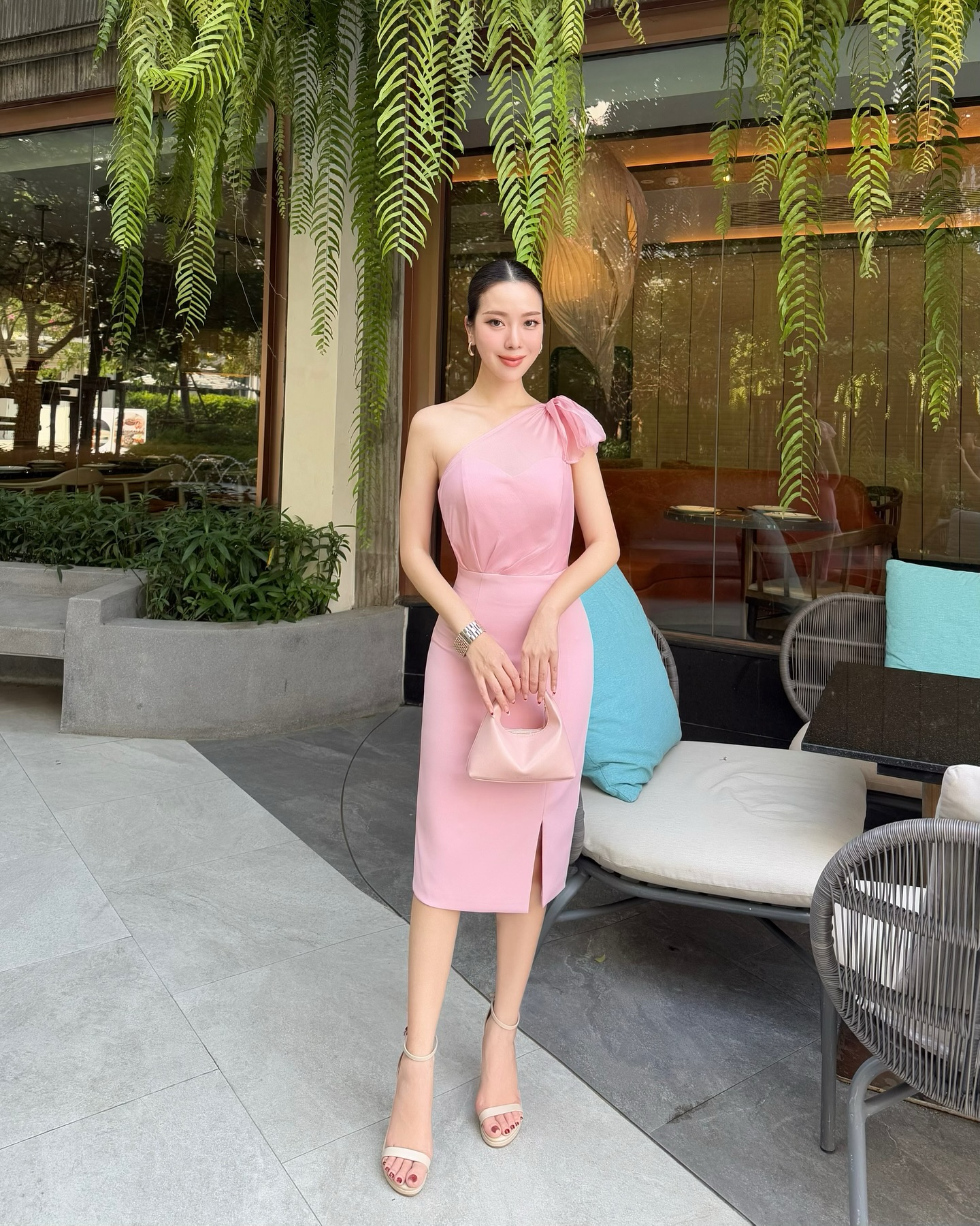 ทีมชุดเพื่อนเจ้าสาวสีชมพู บริการให้เช่า “ชุดไปงานแต่งงาน ชุดเพื่อนเจ้าสาว ” ชุดสวยๆ ในราคาหลักร้อย ทุกชุด ทั้งร้าน