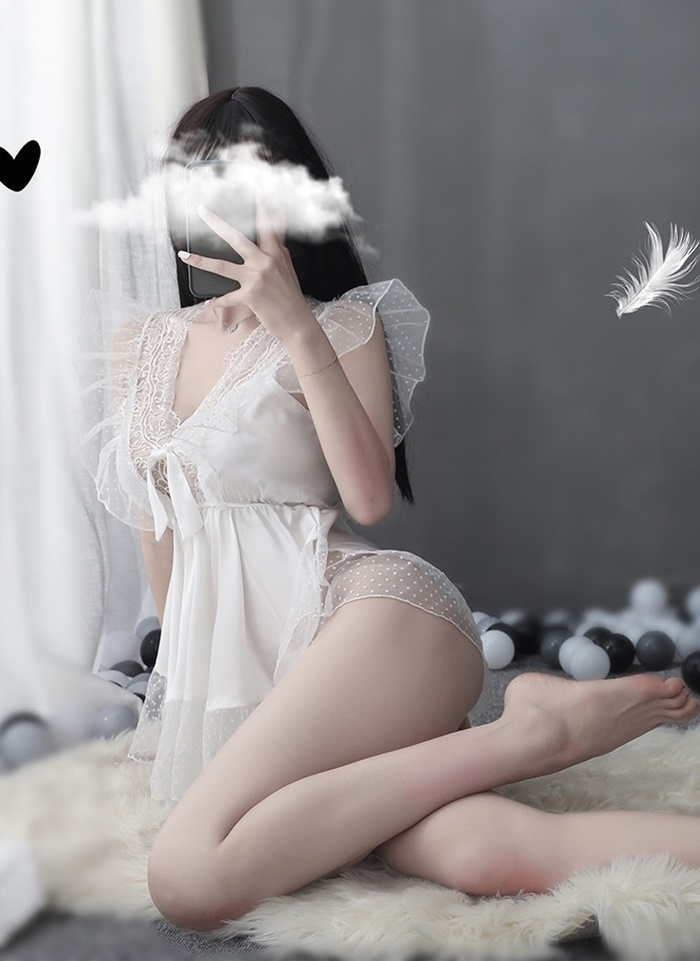 N827 ชุดนอนเซ็กซี่ ชุดนอนอีโรติกสีขาวตัวชุดเป็นผ้า3แบบตัดเย็บผสมผสานกันสวมใส่แบบใช้คล้องไหล่ตามรูปถ่ายสินค้าจริงเลยค่ะ