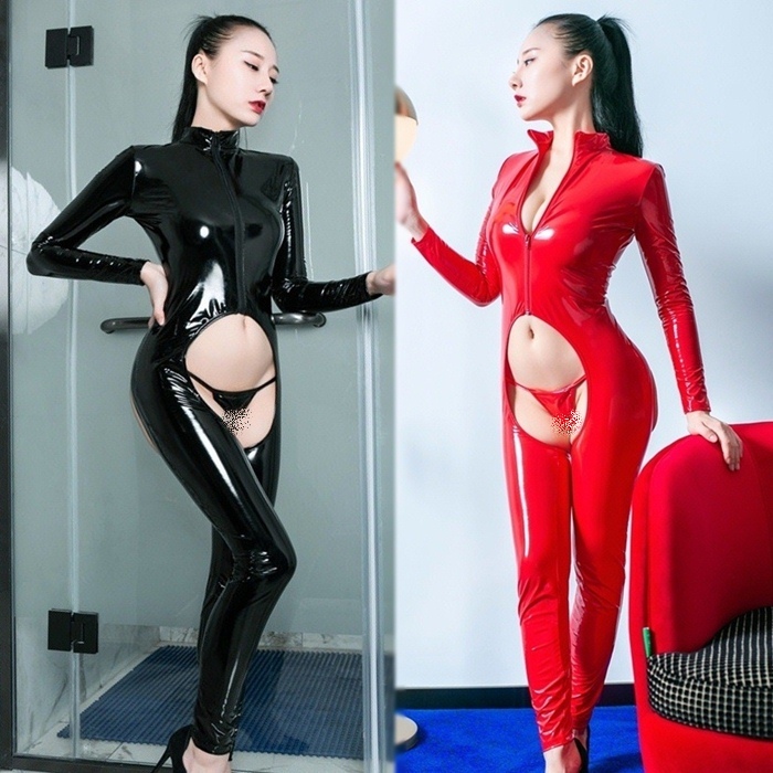 L027 ชุดหนังเปิดเป้าอีโรติก ชุดหนังเต็มตัวแขนยาวเปิดเป้าเซ็กซี่ ด้านหน้าเป็นซิปรูดผ่ากลางด้านหลังเป็นระบบเชือกร้อยเข้าทรง ช่วงล่างเว้าเปิดเป้ากว้างๆตามรูปถ่ายสินค้าจริงเลยค่ะ