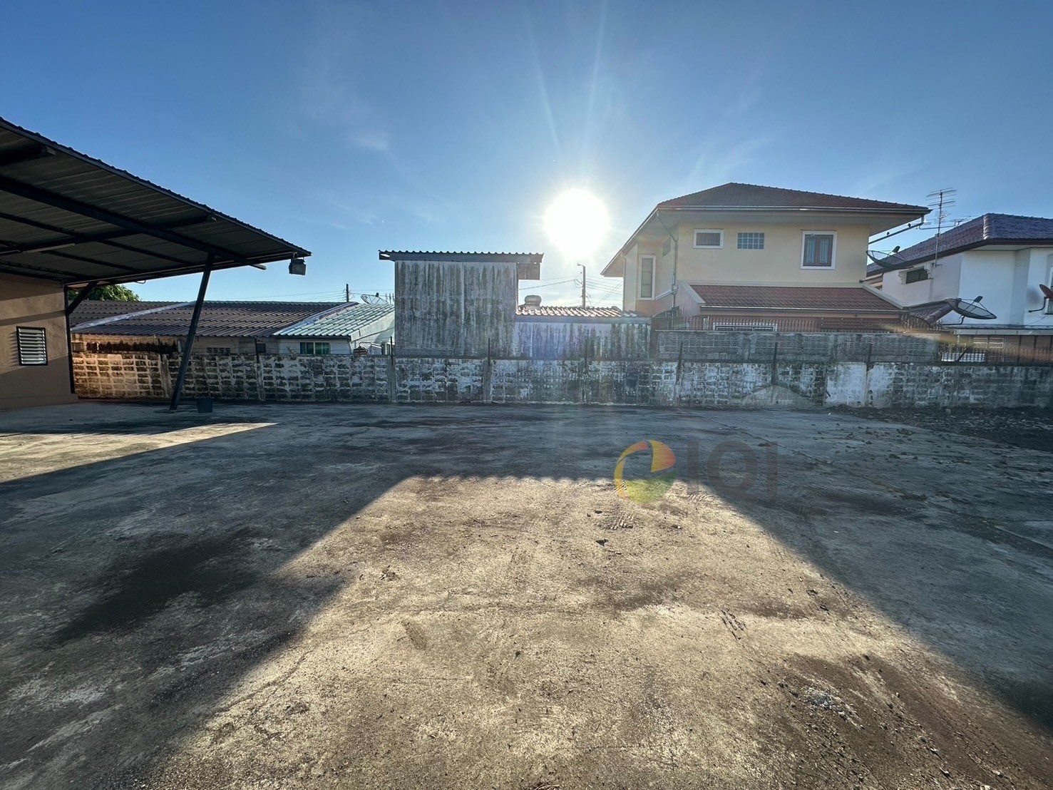 ขายที่ดินเปล่า โฉนด 2 แปลง ในหมู่บ้านปลาทอง ศรีนครินทร์ ติดMRT สายสีเหลือง (สถานีศรีด่าน)