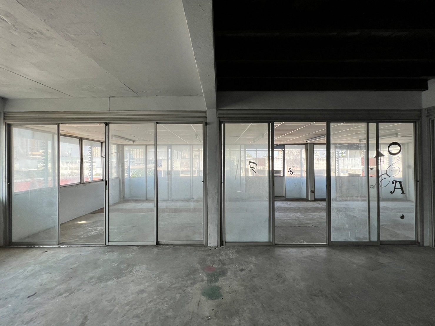 ขาย/ให้เช่า อาคารพาณิชย์ 3 คูหา 4 ชั้นครึ่ง ตั้งอยู่พระราม 3 ซอย 19