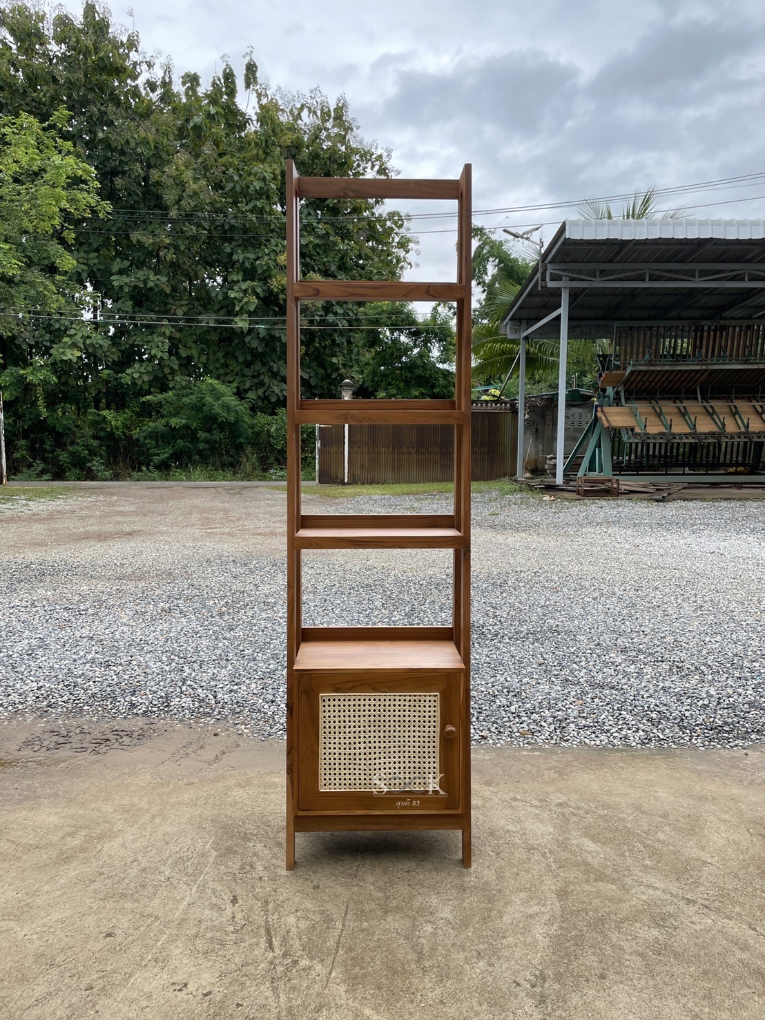 ชั้นวางของขั้นบันได บานหวาย