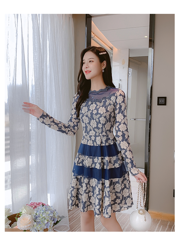 ชุดเดรสสีน้ำเงิน ผ้าลูกไม้เนื้อดี พื้นสีน้ำเงิน ทอลายดอกไม้สีครีม แขนยาว ส่งฟรี