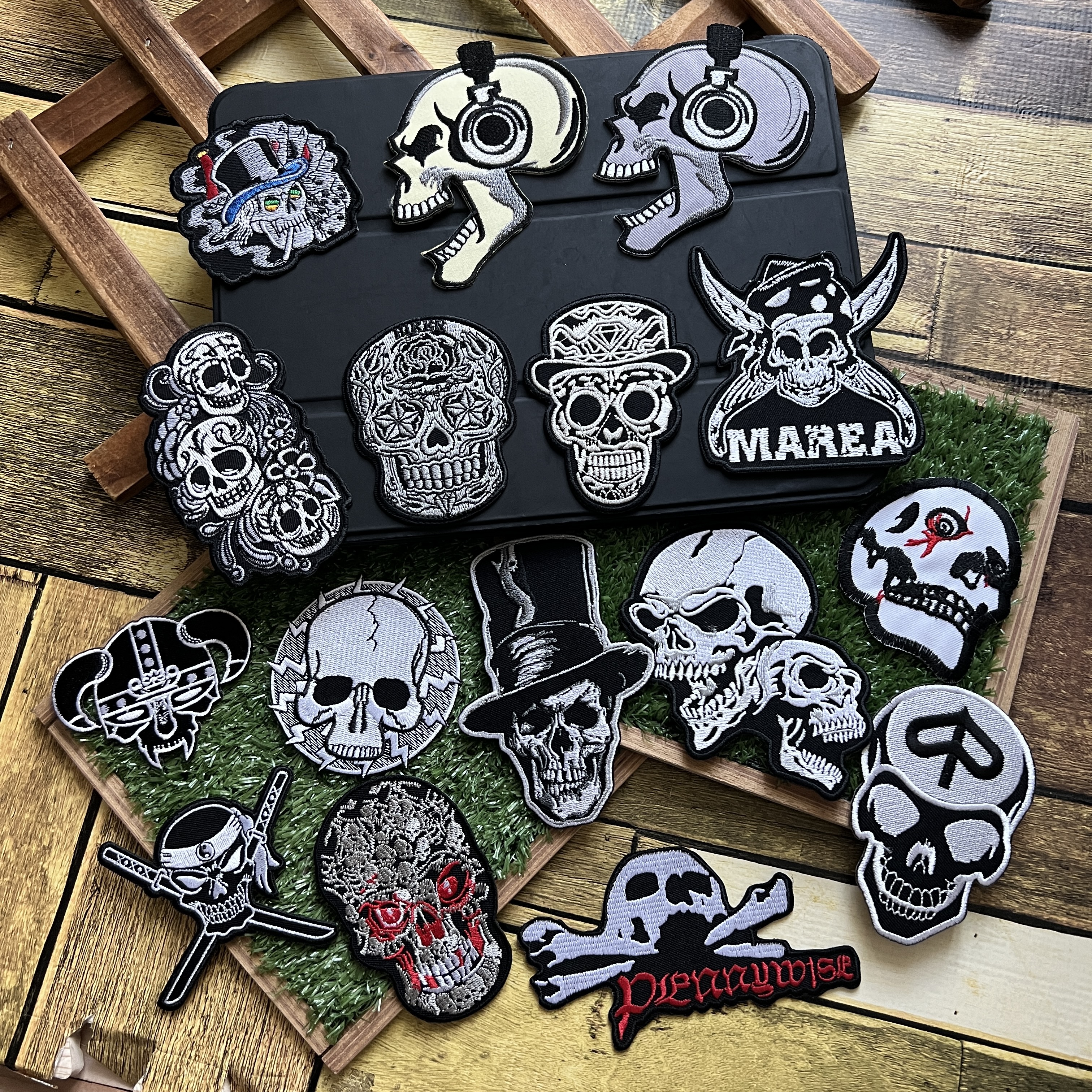 กะโหลก ฮาโลวีน ตัวรีดติดเสื้อ อาร์มรีด อาร์มปัก ตกแต่งเสื้อผ้า หมวก กระเป๋า แจ๊คเก็ตยีนส์ Dark Embroidered Iron on Patch