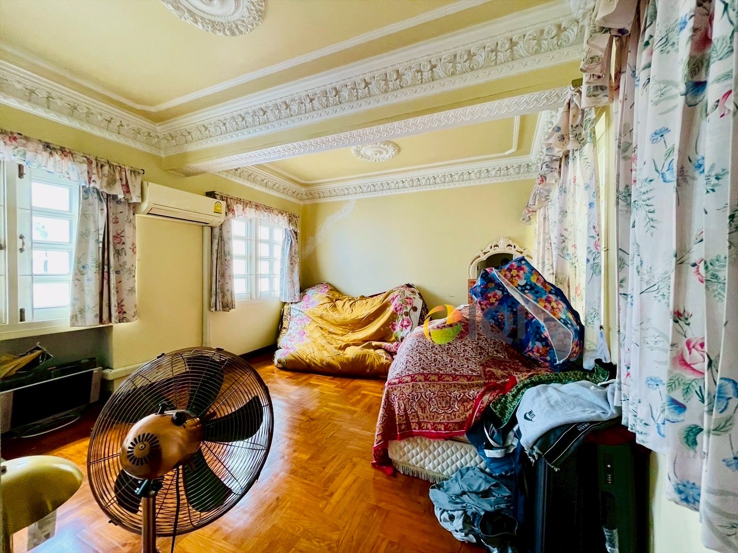 ขายทาวน์เฮ้าส์ 5 ชั้น ทรงโรมัน ถนนวิภาวดี ซอย 2 ทางเข้าหลักของมหาวิทยาลัยหอการค้าไทย