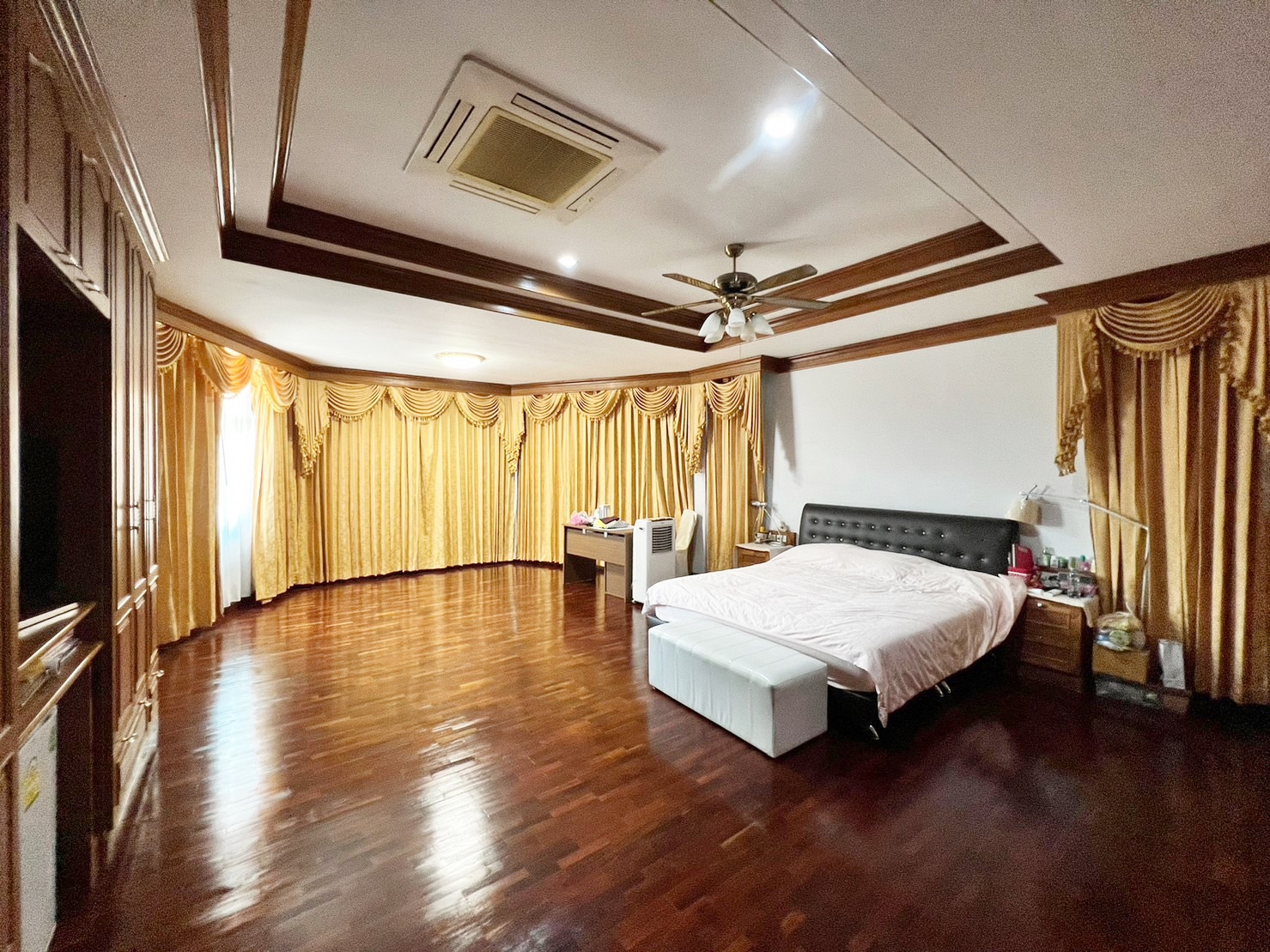 ขาย บ้านเดี่ยว ปลูกสร้างเองหลังใหญ่ สไตล์โมเดิร์น เขาตาโล อำเภอบางละมุง ชลบุรี