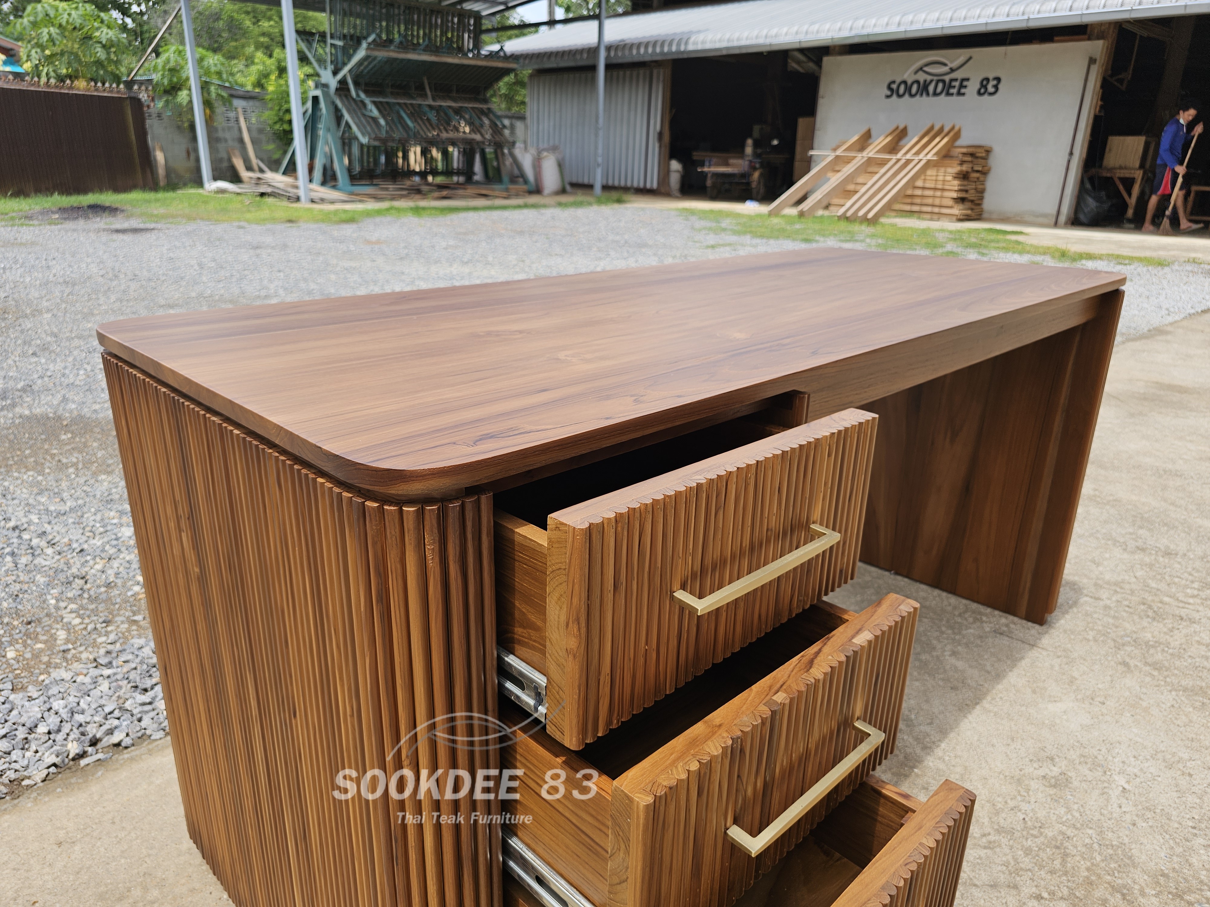 โต๊ะทำงานประดับซี่ (ไม่รวมมือจับ)