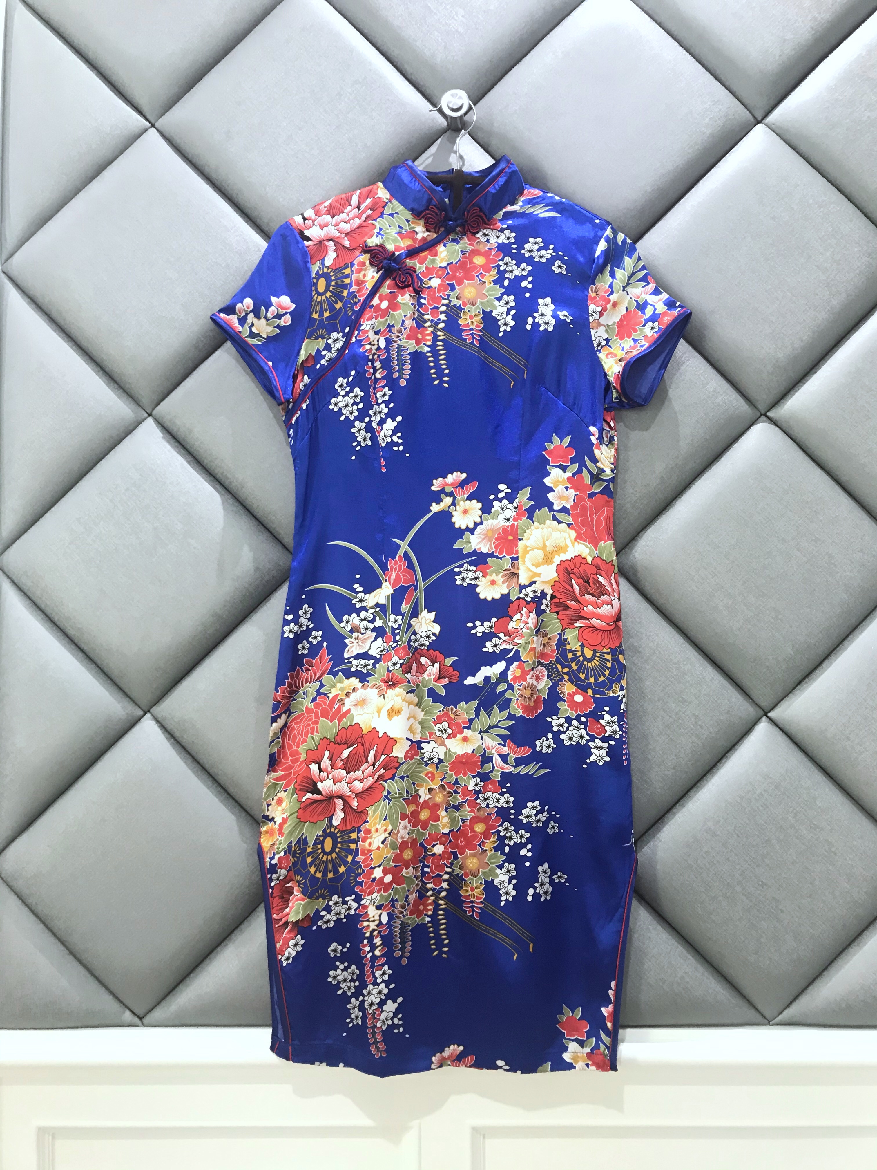 กี่เพ้าสั้นสีน้ำเงิน พิมพ์ลายดอกโบตั๋น ส่งฟรี ems