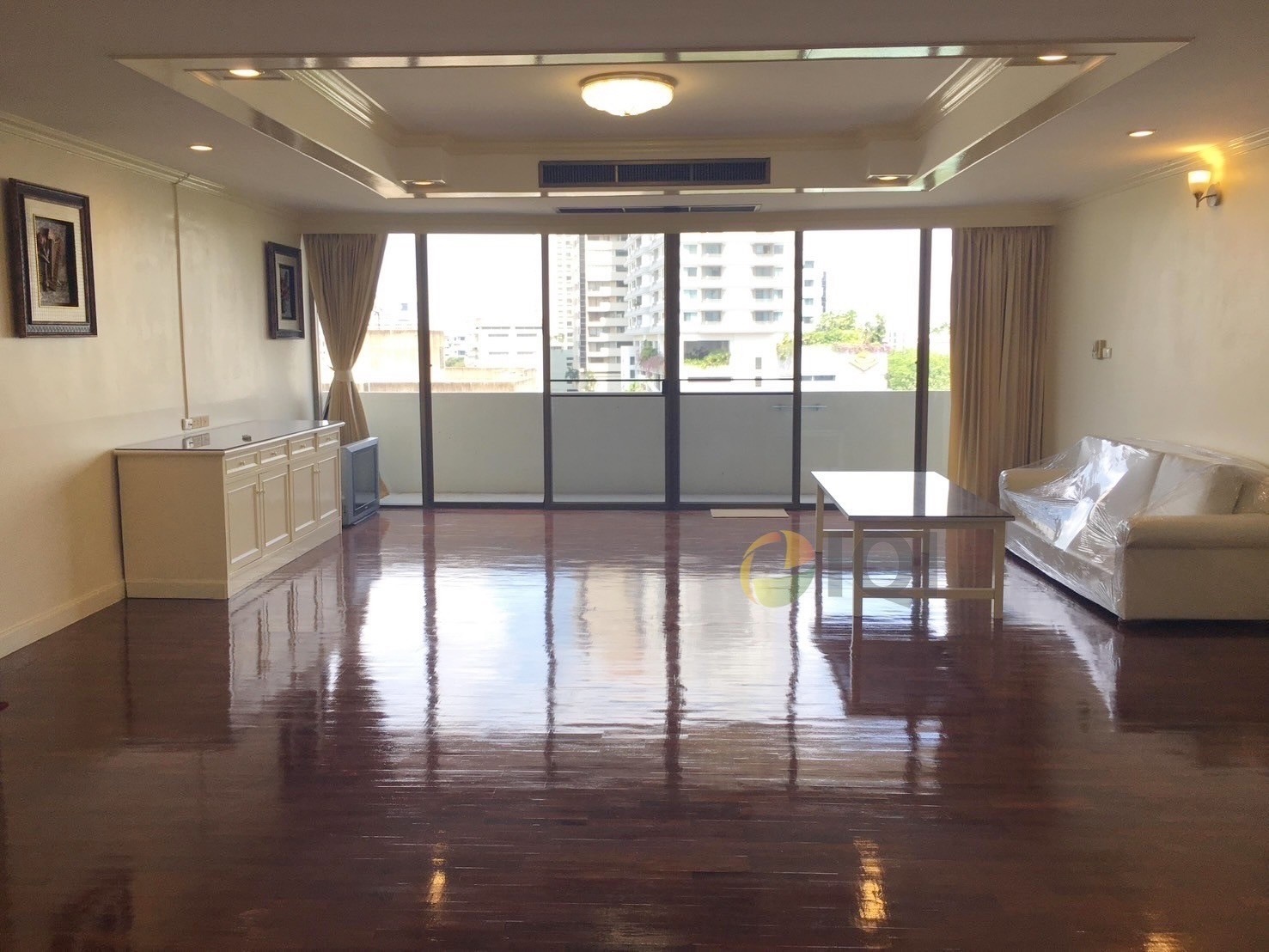 ขายคอนโดมิเนียม โอเรียลเต็ล ทาวเวอร์ เอกมัย 12 วิวสระว่ายน้ำ