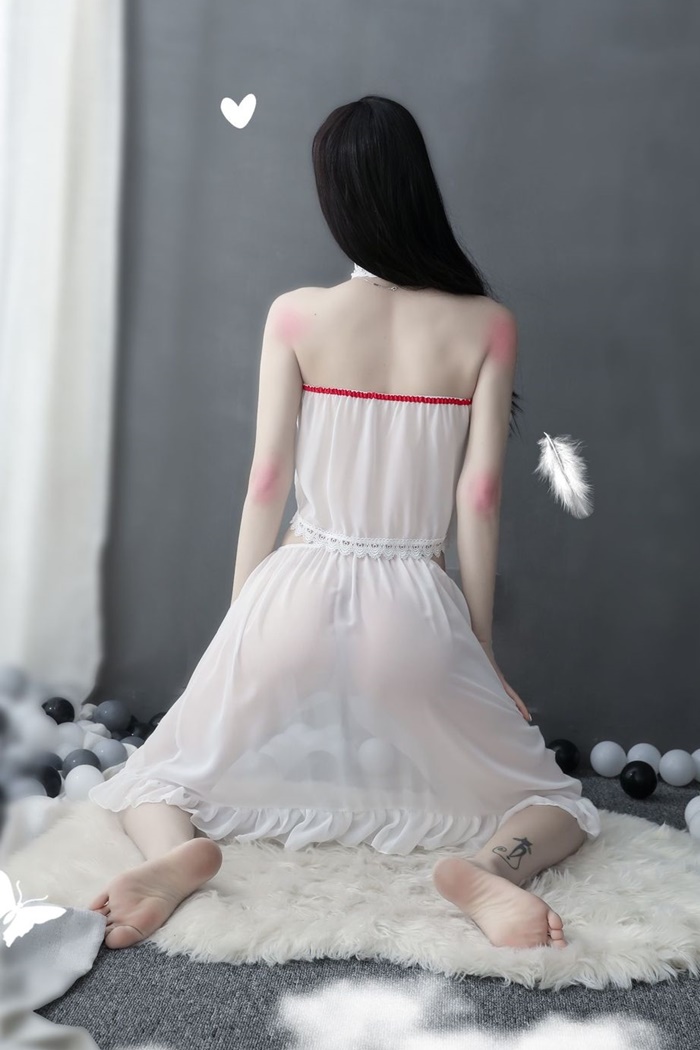 N811 ชุดนอนเซ็กซี่ ชุดนอนผ้าซีฟอง(ไม่ยืด)สีขาวมาในแบบ2ชิ้น ชิ้นบนเป็นเกาะอกผ่าหน้า ชิ้นล่างเป็นกระโปรงยาวเอวยางยืดผ่าหน้าตามรูปถ่ายสินค้าจริงเลยค่ะ