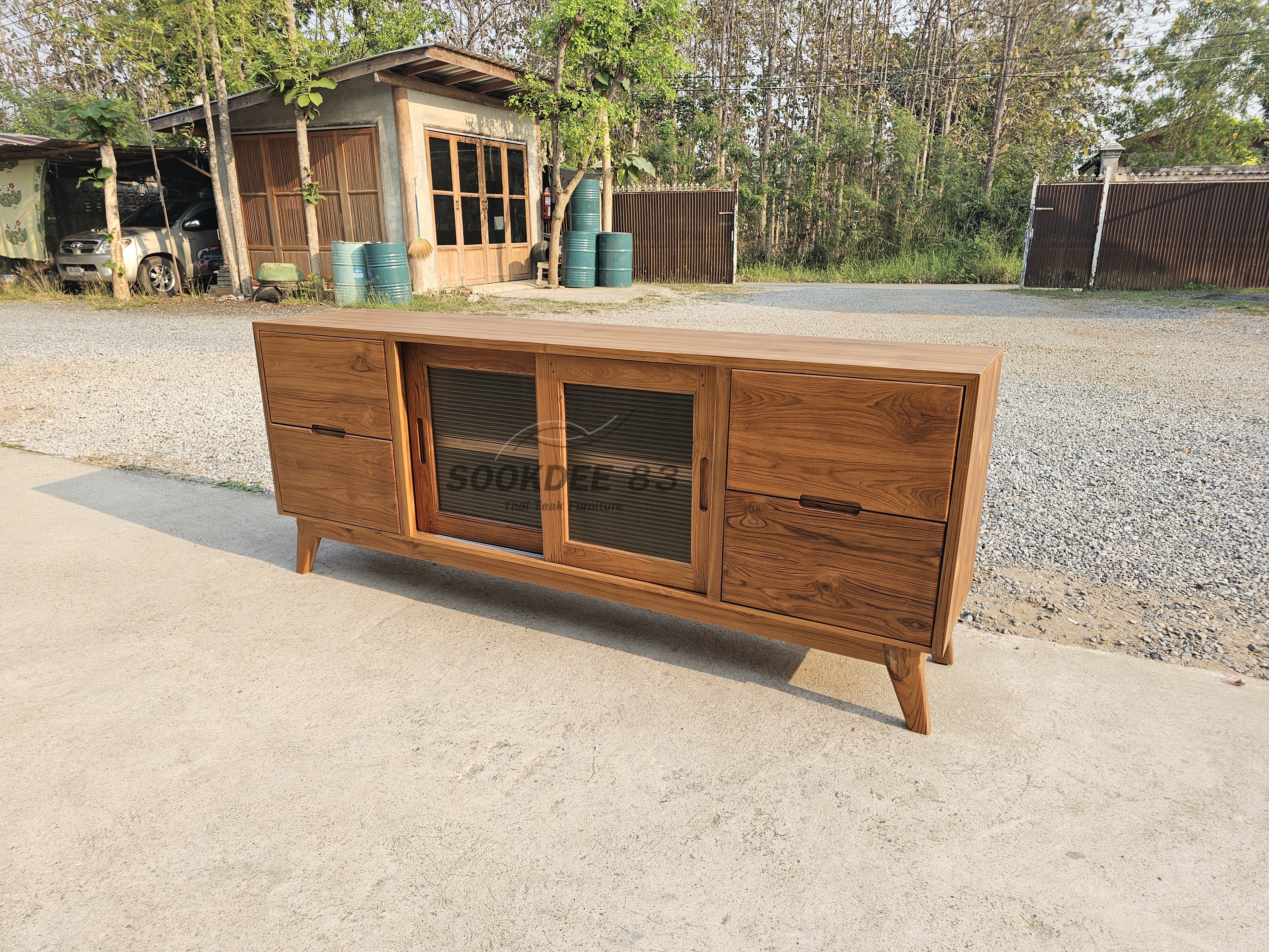 ไซด์บอร์ดวางทีวีบานกระจกลอน (สีสัก)